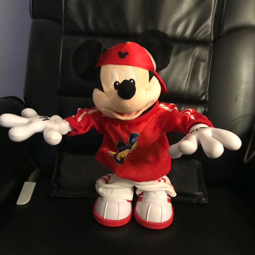 Mickey Mouse Disney Fisher Price M3 Master Moves Hip Hop Break Dancing Doll Toy